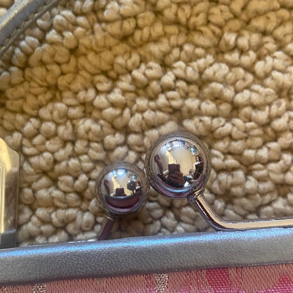 Coach - Picture 4 of 16